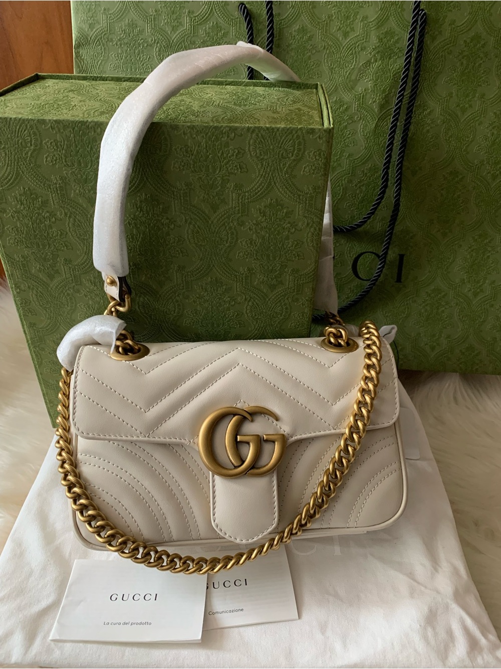 BNIB Gucci Small
Marmont Flap Bag🤍✨